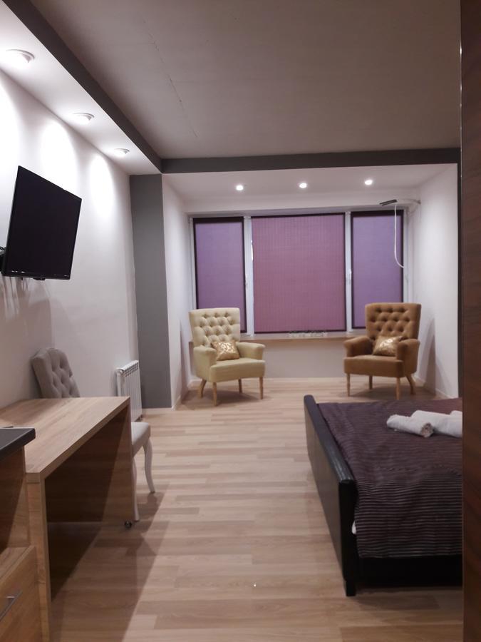 Mini Hotel On Demiivska Kijev Kültér fotó